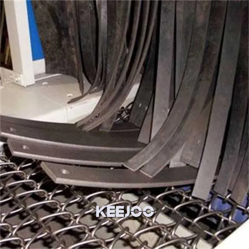 Mesh belt pass type shot blasting machine