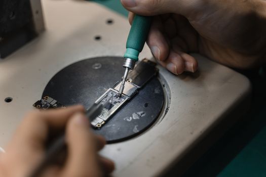 Smart Hardware Repair FAQ: Solve Small Problems by Yourself
